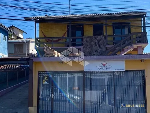 Casa 4 quartos e 2 banheiros, à venda, no bairro Santo Antônio em Caxias do Sul