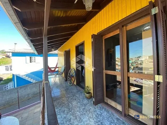 Casa 4 quartos e 2 banheiros, à venda, no bairro Santo Antônio em Caxias do Sul