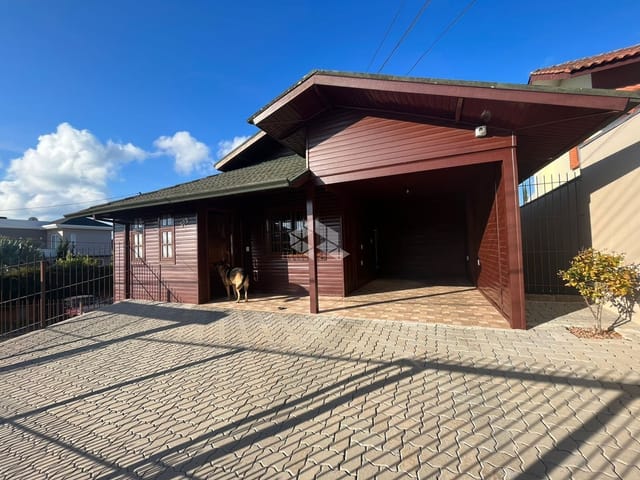 Casa 4 quartos e 2 banheiros, à venda, no bairro Desvio Rizzo em Caxias do Sul