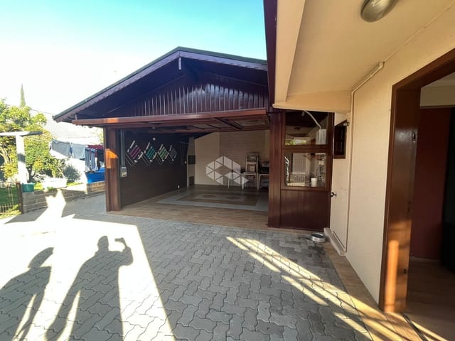 Casa 4 quartos e 2 banheiros, à venda, no bairro Desvio Rizzo em Caxias do Sul