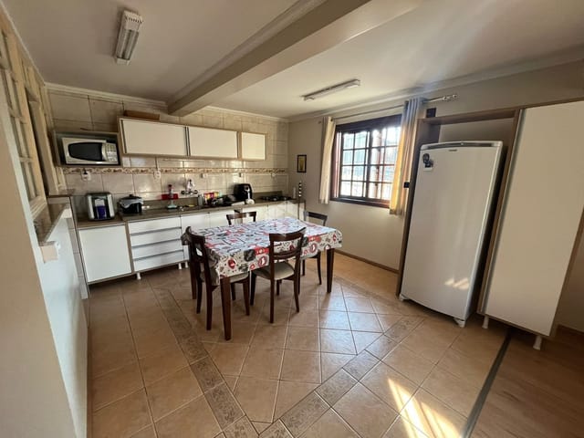 Casa 4 quartos e 2 banheiros, à venda, no bairro Desvio Rizzo em Caxias do Sul