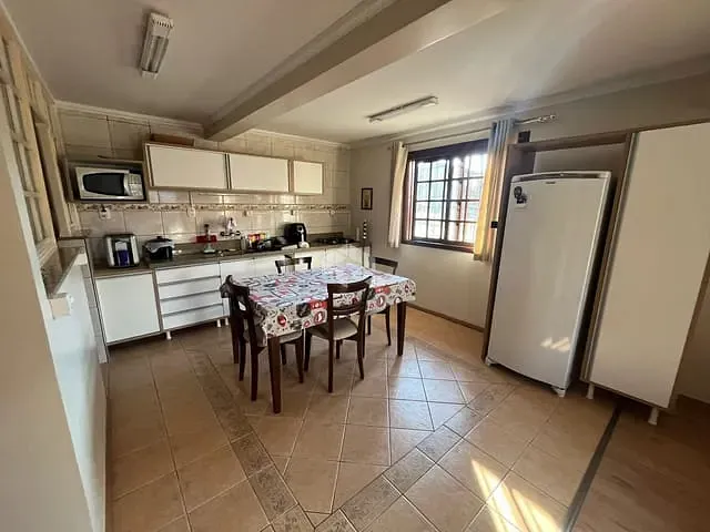 Casa 4 quartos e 2 banheiros, à venda, no bairro Desvio Rizzo em Caxias do Sul