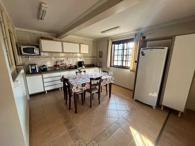 Casa 4 quartos e 2 banheiros, à venda, no bairro Desvio Rizzo em Caxias do Sul
