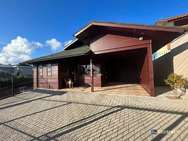 Casa 4 quartos e 2 banheiros, à venda, no bairro Desvio Rizzo em Caxias do Sul