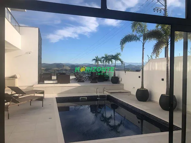 Casa com 485m² 4 quartos e 4 banheiros, à venda, no bairro Urbanova em São José dos Campos