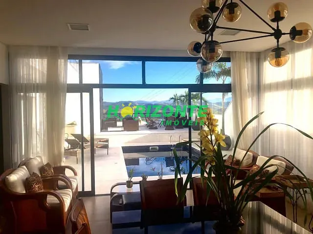 Casa com 484m² 4 quartos e 4 banheiros, à venda, no bairro Urbanova em São José dos Campos