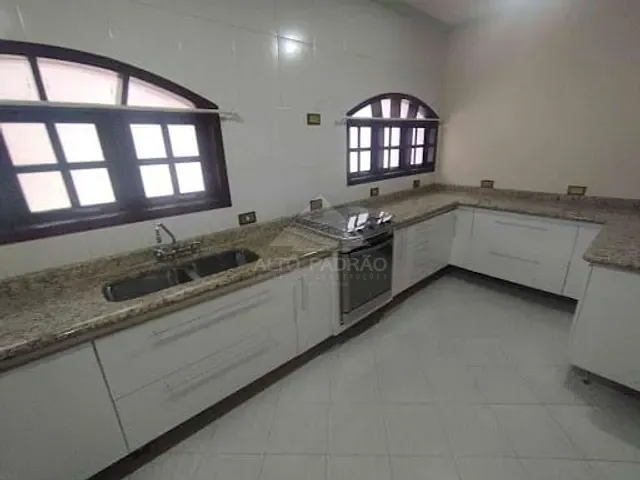 Casa com 200m² 3 quartos e 2 banheiros, à venda, no bairro Jardim Pilar em Mauá