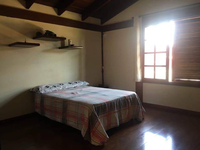 Casa com 400m² 5 quartos e 5 banheiros, à venda, no bairro Centro em Pindamonhangaba