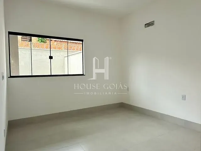 Casa com 180m² 2 quartos e 2 banheiros, à venda, no bairro Parque Montreal em Aparecida de Goiânia