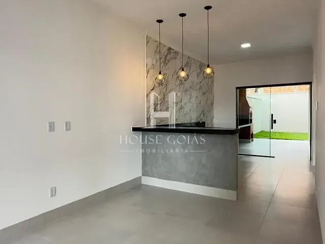 Casa com 180m² 2 quartos e 2 banheiros, à venda, no bairro Parque Montreal em Aparecida de Goiânia