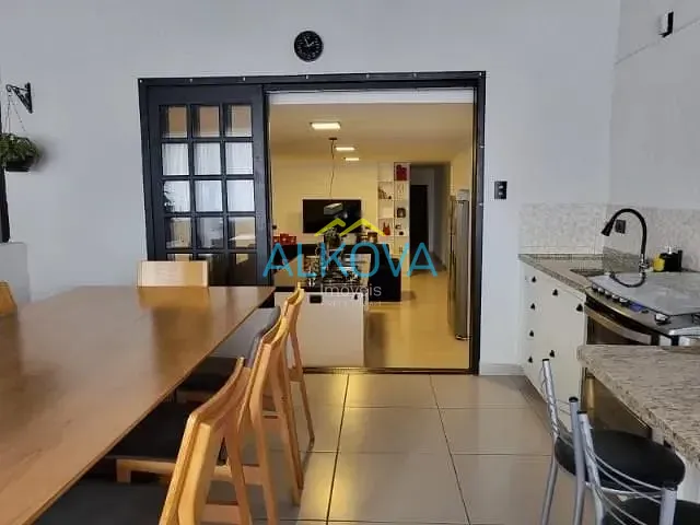 Casa com 250m² 4 quartos e 3 banheiros, à venda, no bairro Bosque dos Eucaliptos em São José dos Campos