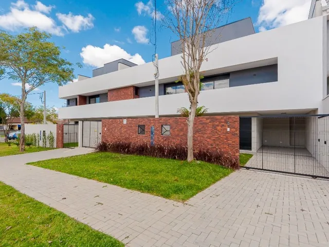 Casa com 1m² 3 quartos e 3 banheiros, à venda, no bairro Santa Felicidade em Curitiba