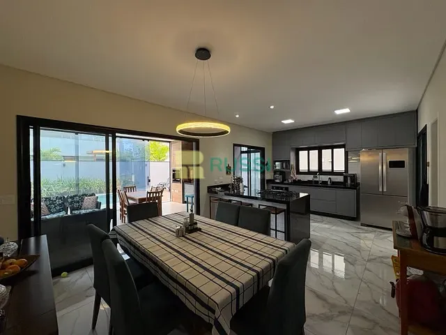 Casa 4 quartos e 6 banheiros, à venda ou para alugar, no bairro Urbanova em São José dos Campos