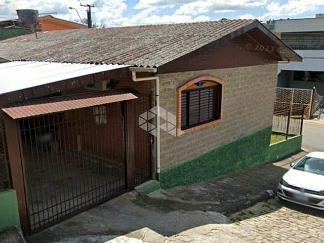 Casa 3 quartos e 2 banheiros, à venda, no bairro Marechal Floriano em Caxias do Sul