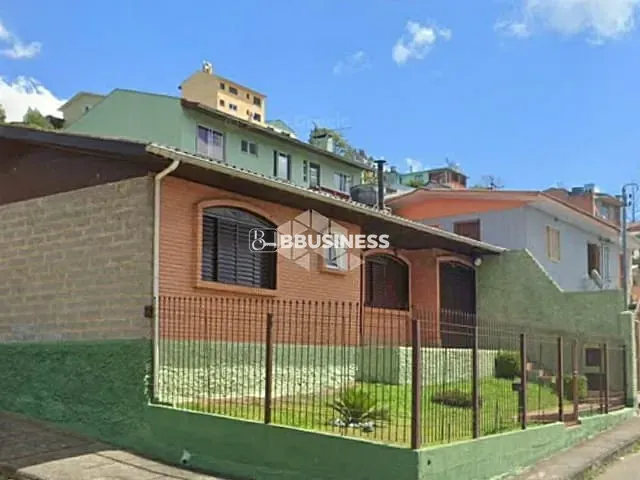 Casa 3 quartos e 2 banheiros, à venda, no bairro Marechal Floriano em Caxias do Sul