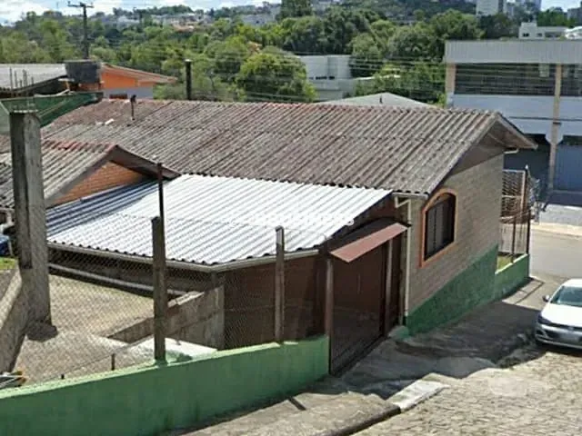 Casa 3 quartos e 2 banheiros, à venda, no bairro Marechal Floriano em Caxias do Sul