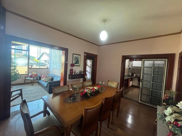 Casa com 300m² 4 quartos e 3 banheiros, à venda, no bairro Loteamento Ana Quirina em Pindamonhangaba