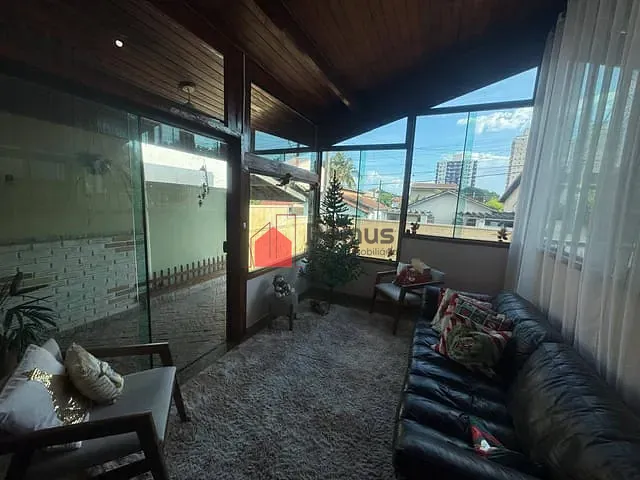 Casa com 300m² 4 quartos e 3 banheiros, à venda, no bairro Loteamento Ana Quirina em Pindamonhangaba