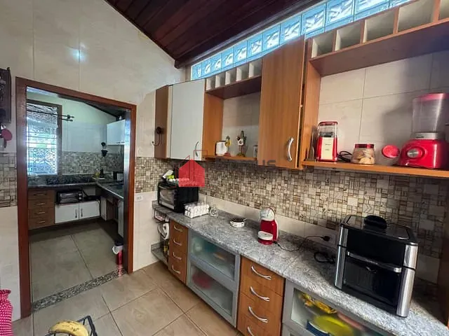 Casa com 300m² 4 quartos e 3 banheiros, à venda, no bairro Loteamento Ana Quirina em Pindamonhangaba