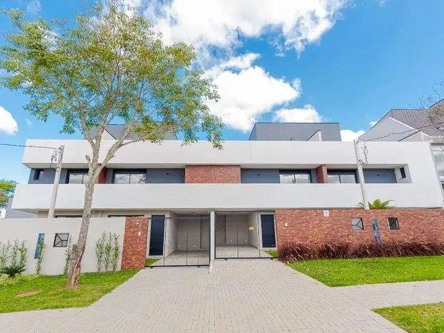 Casa com 1m² 3 quartos e 4 banheiros, à venda, no bairro Santa Felicidade em Curitiba