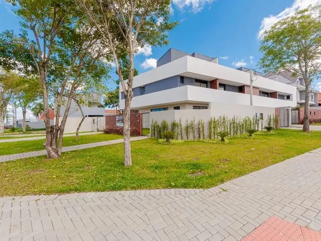 Casa com 1m² 3 quartos e 4 banheiros, à venda, no bairro Santa Felicidade em Curitiba