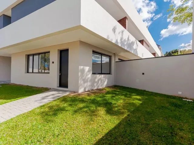 Casa com 1m² 3 quartos e 4 banheiros, à venda, no bairro Santa Felicidade em Curitiba