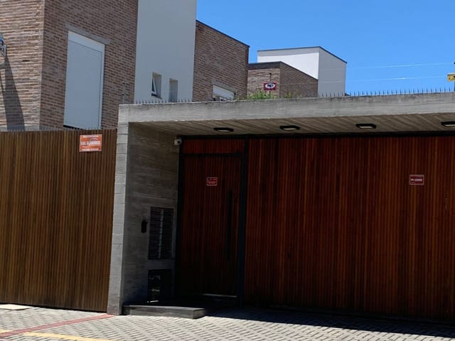 Casa 2 quartos e 1 banheiro, à venda, no bairro Laranjal em Pelotas