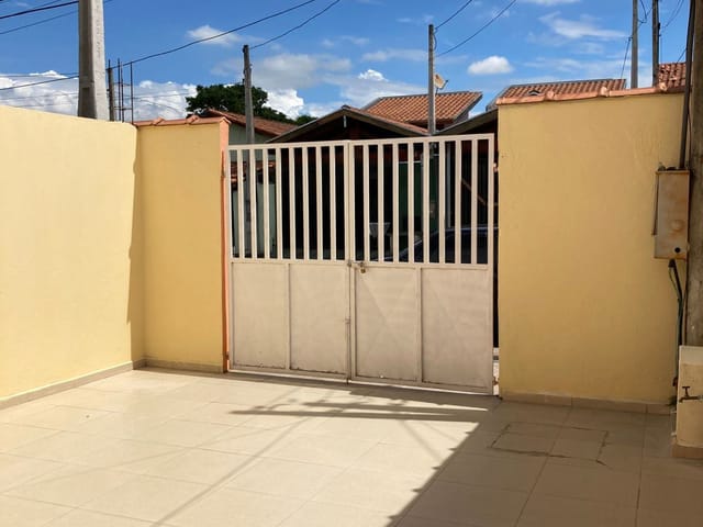 Casa com 125m² 2 quartos e 2 banheiros, à venda, no bairro Parque São Domingos em Pindamonhangaba