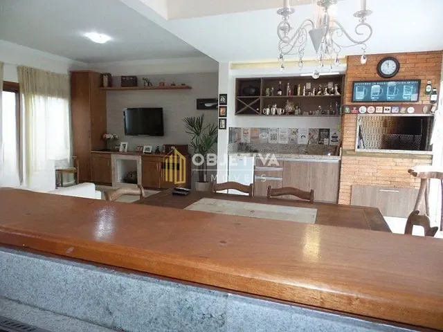 Casa 3 quartos e 4 banheiros, à venda, no bairro Hípica em Porto Alegre
