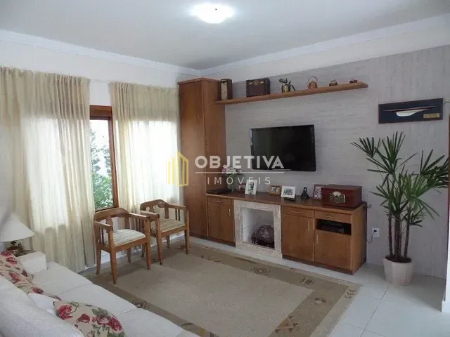 Casa 3 quartos e 4 banheiros, à venda, no bairro Hípica em Porto Alegre