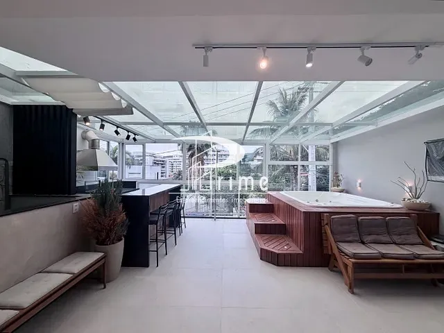 Casa com 280m² 4 quartos e 6 banheiros, à venda, no bairro Charitas em Rua Leonel Magalhães