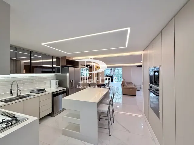 Casa com 280m² 4 quartos e 6 banheiros, à venda, no bairro Charitas em Rua Leonel Magalhães