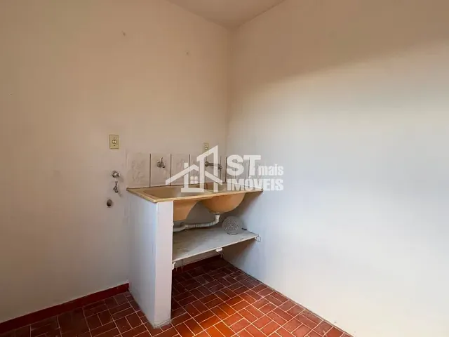 Casa com 200m² 2 quartos e 1 banheiro, para alugar, no bairro Centro em Andradas