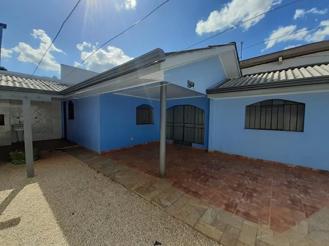 Locação - Casa com 2 quartos, Garagem Coberta, 76 m², Próximo ao Terminal Uvaranas - Uvaranas, Ponta Grossa.
