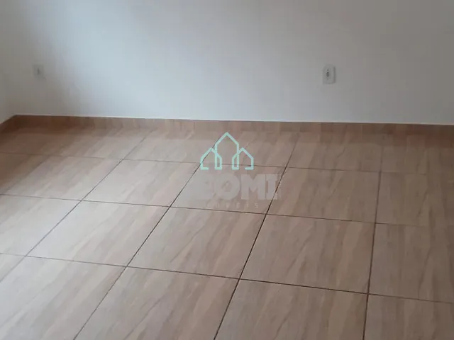 Casa 2 quartos e 1 banheiro, à venda, no bairro Parque Urupês em Taubaté