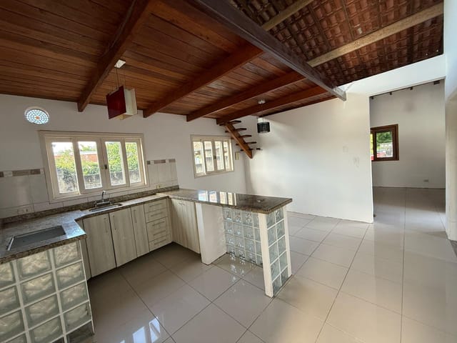 Casa com 337m² 1 quarto e 1 banheiro, à venda, no bairro Vila São Benedito em Pindamonhangaba