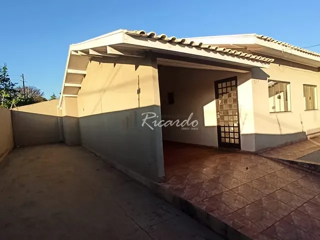 Casa com 175m² 3 quartos e 1 banheiro, para alugar, no bairro Casa Família Arapongas I em Arapongas