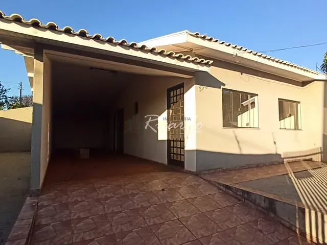 Casa com 175m² 3 quartos e 1 banheiro, para alugar, no bairro Casa Família Arapongas I em Arapongas