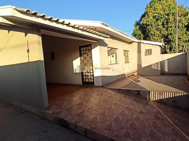 Casa com 175m² 3 quartos e 1 banheiro, para alugar, no bairro Casa Família Arapongas I em Arapongas