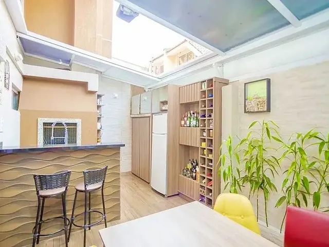 Casa com 120m² 3 quartos e 3 banheiros, à venda, no bairro Campo Comprido em Curitiba