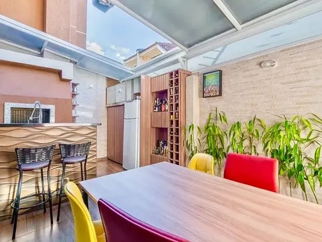 Casa com 120m² 3 quartos e 3 banheiros, à venda, no bairro Campo Comprido em Curitiba