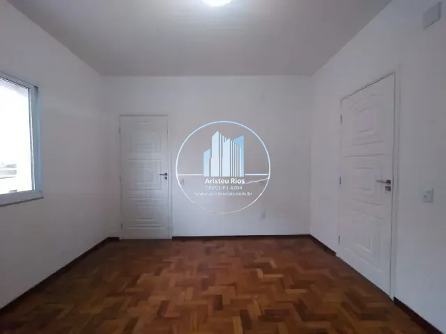 Casa com 120m² 4 quartos e 2 banheiros, para alugar, no bairro Centro em Pouso Alegre