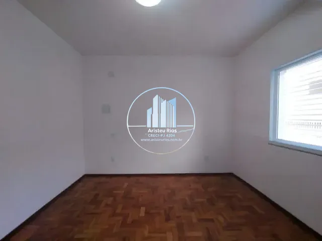 Casa com 120m² 4 quartos e 2 banheiros, para alugar, no bairro Centro em Pouso Alegre