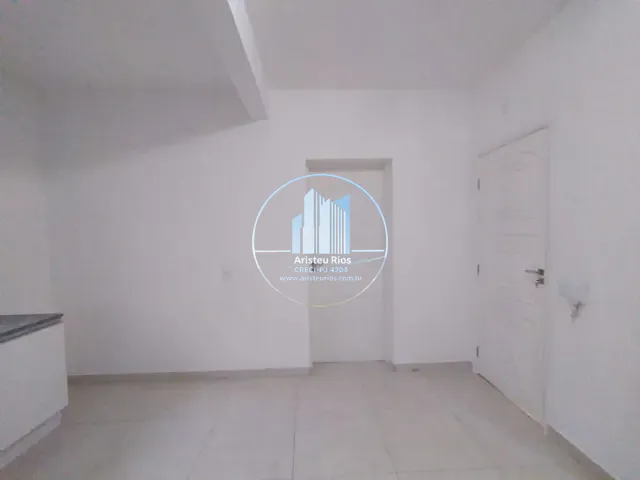 Casa com 120m² 4 quartos e 2 banheiros, para alugar, no bairro Centro em Pouso Alegre