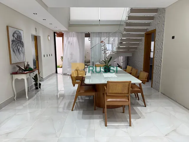 Casa com 536m² 4 quartos e 5 banheiros, à venda, no bairro Condomínio Residencial Jaguary em São José dos Campos