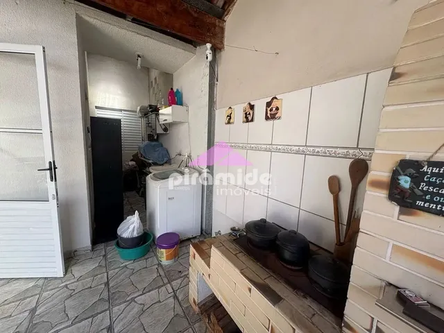 Casa com 145m² 3 quartos e 2 banheiros, à venda, no bairro Eugênio de Mello em São José Dos Campos