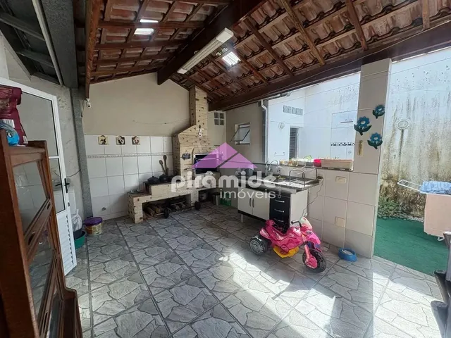 Casa com 145m² 3 quartos e 2 banheiros, à venda, no bairro Eugênio de Mello em São José Dos Campos