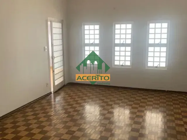 Casa com 375m² 3 quartos e 2 banheiros, à venda, no bairro Planalto em Araçatuba