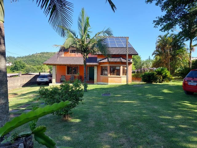 Casa com 344m² 3 quartos e 2 banheiros, à venda, no bairro Vila Nova em Porto Alegre