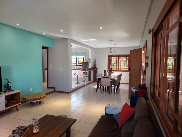 Casa com 344m² 3 quartos e 2 banheiros, à venda, no bairro Vila Nova em Porto Alegre